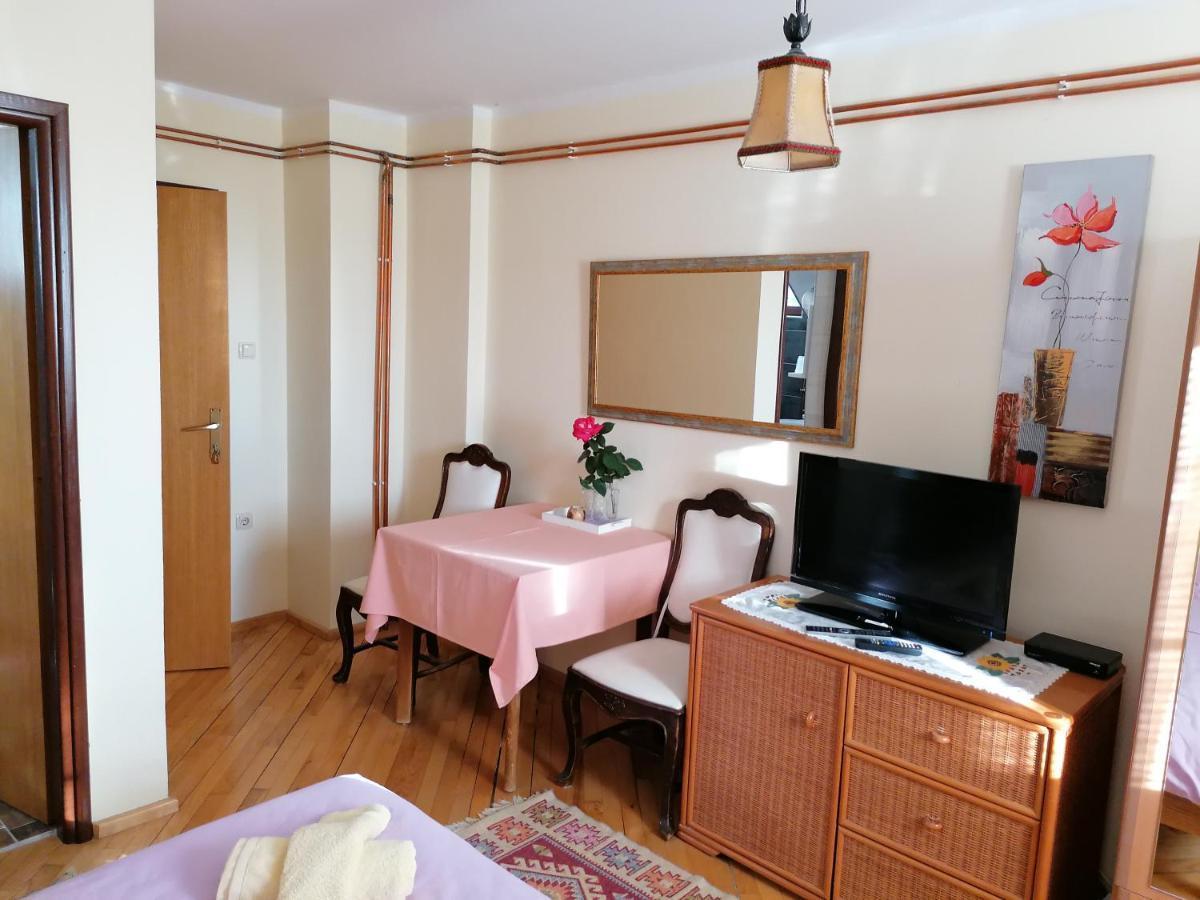 House Izvor Hotel Jezerce Exterior photo