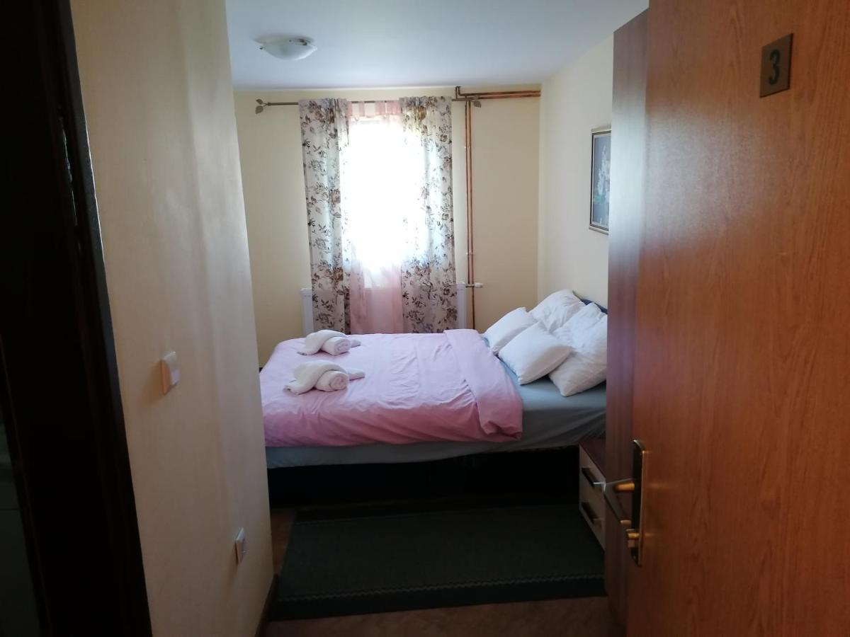 House Izvor Hotel Jezerce Exterior photo