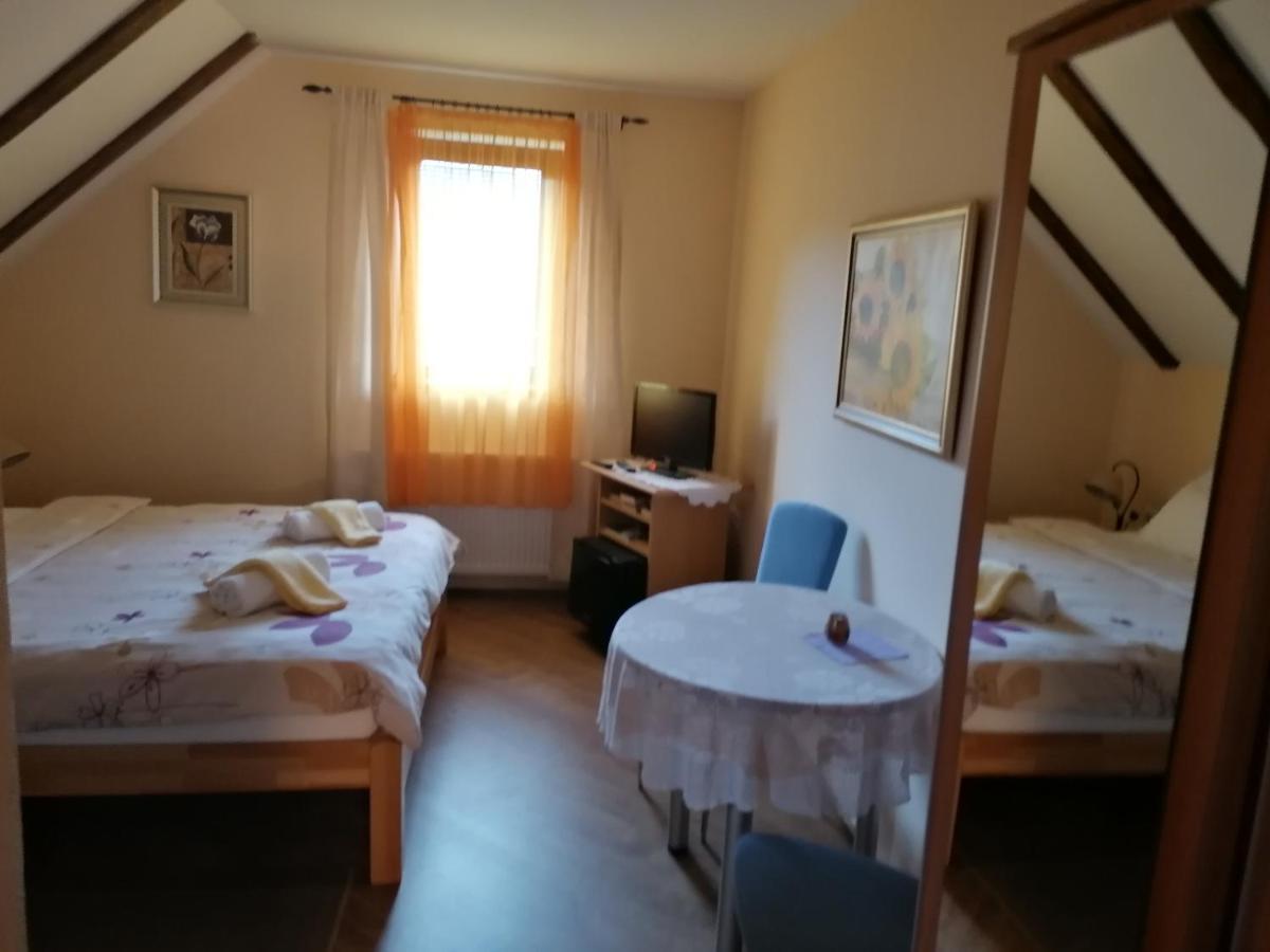 House Izvor Hotel Jezerce Exterior photo