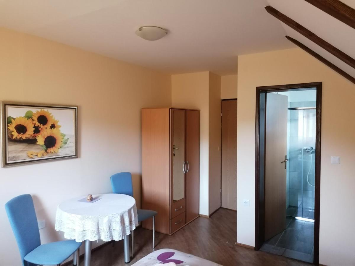 House Izvor Hotel Jezerce Exterior photo