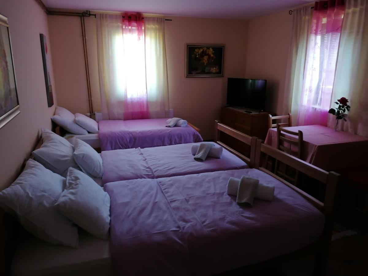 House Izvor Hotel Jezerce Exterior photo
