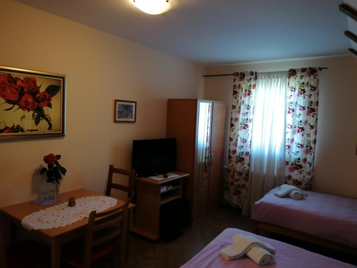 House Izvor Hotel Jezerce Exterior photo