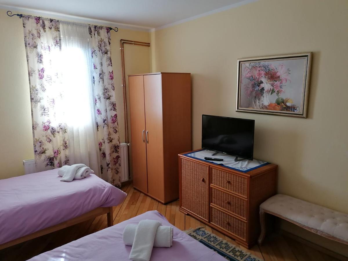 House Izvor Hotel Jezerce Exterior photo