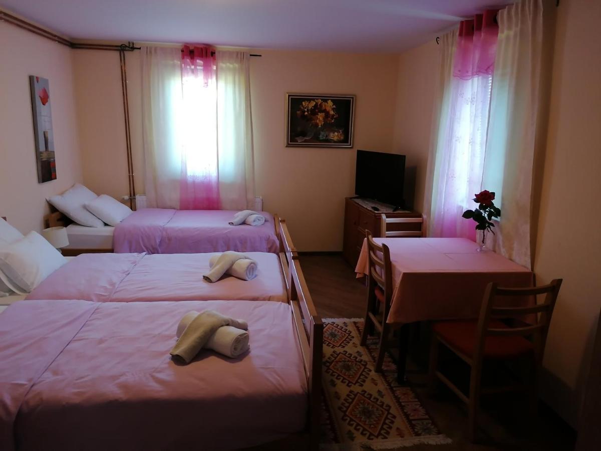House Izvor Hotel Jezerce Exterior photo