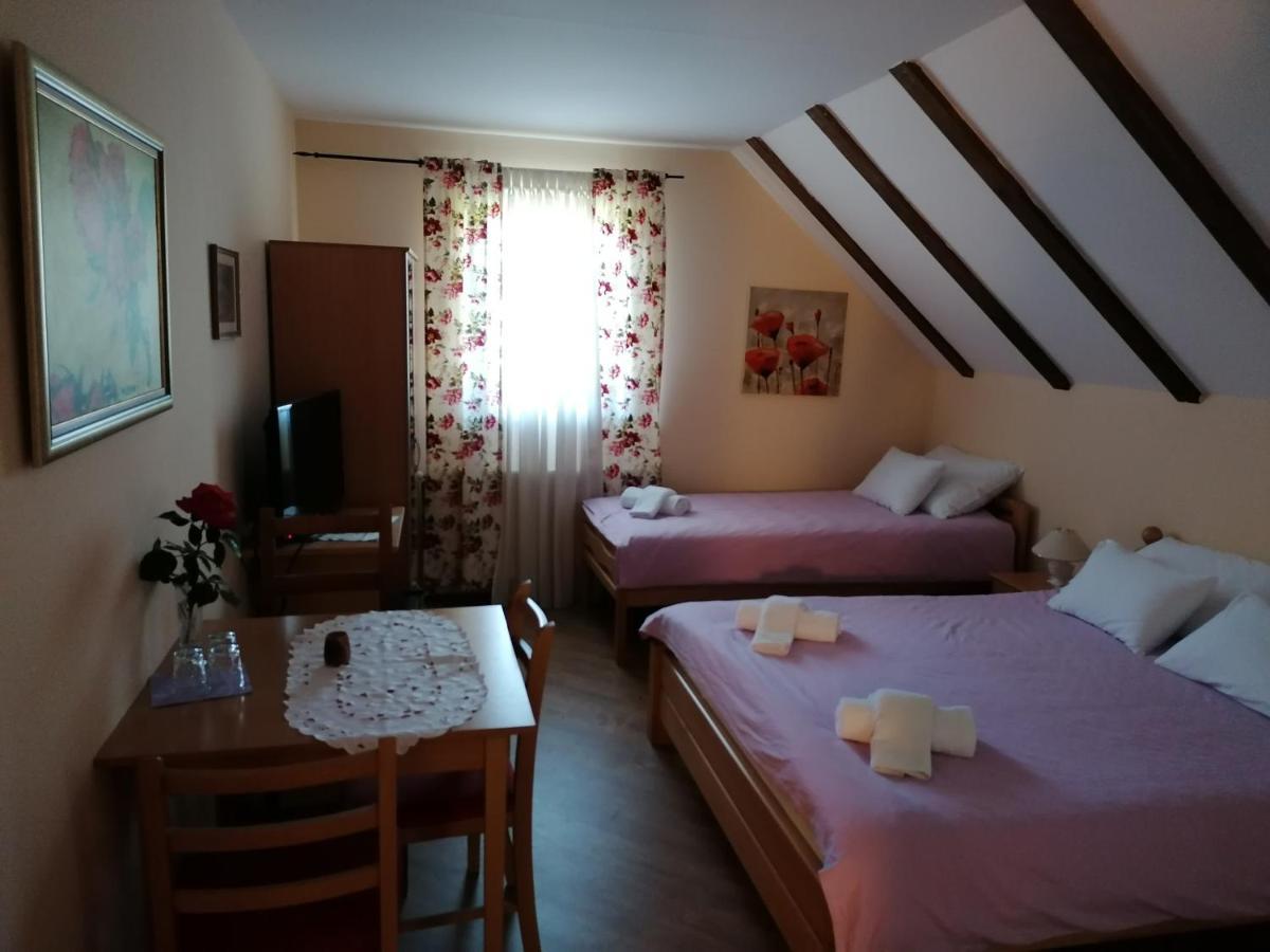 House Izvor Hotel Jezerce Exterior photo