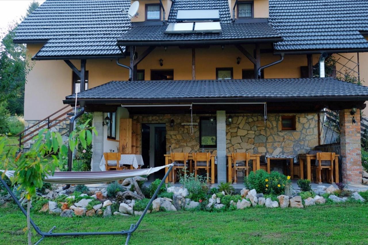 House Izvor Hotel Jezerce Exterior photo