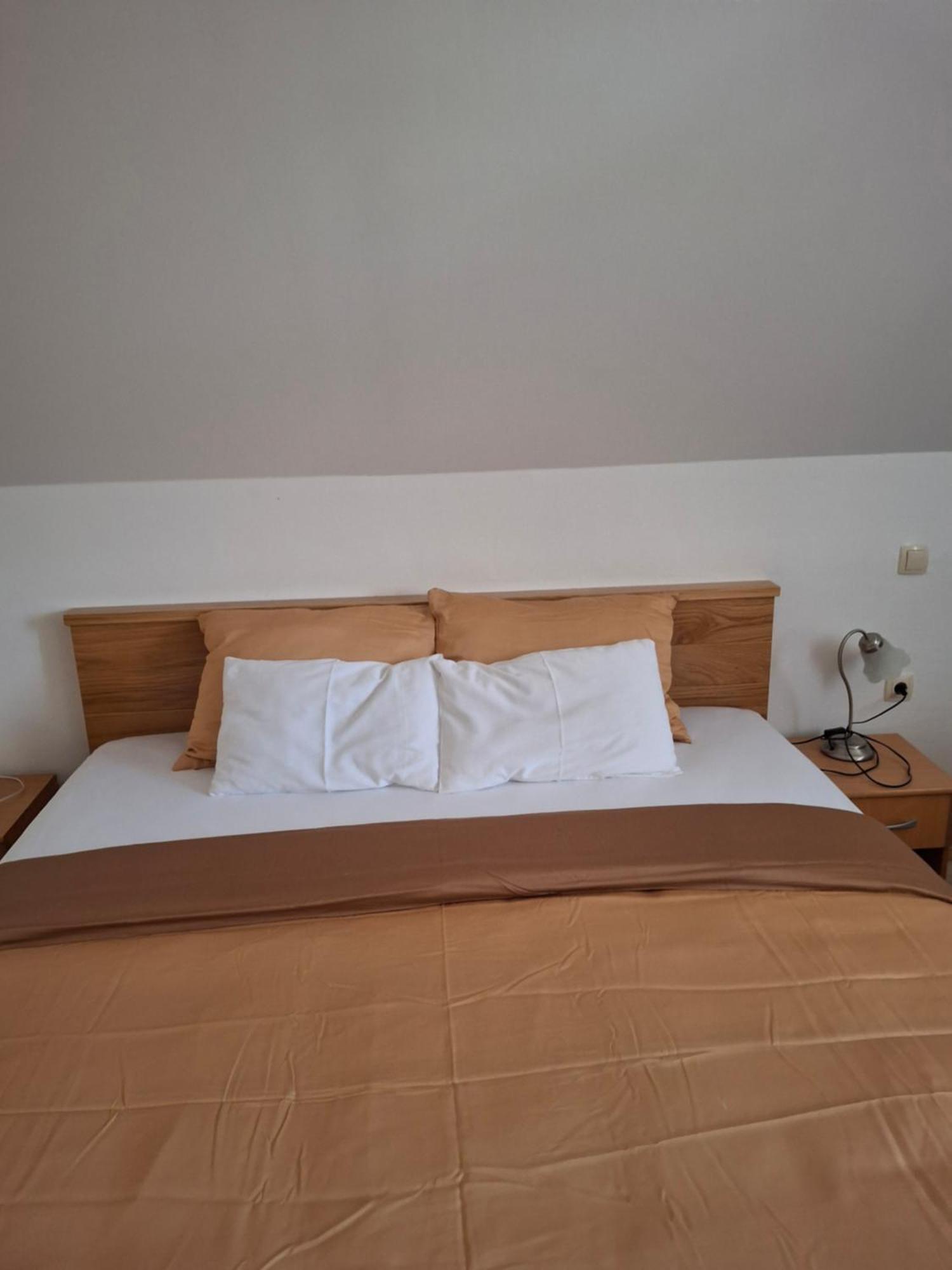 House Izvor Hotel Jezerce Exterior photo